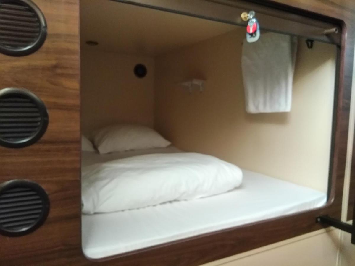 Capsule Hotel Interqube Tretyakovskaya Moskou Buitenkant foto